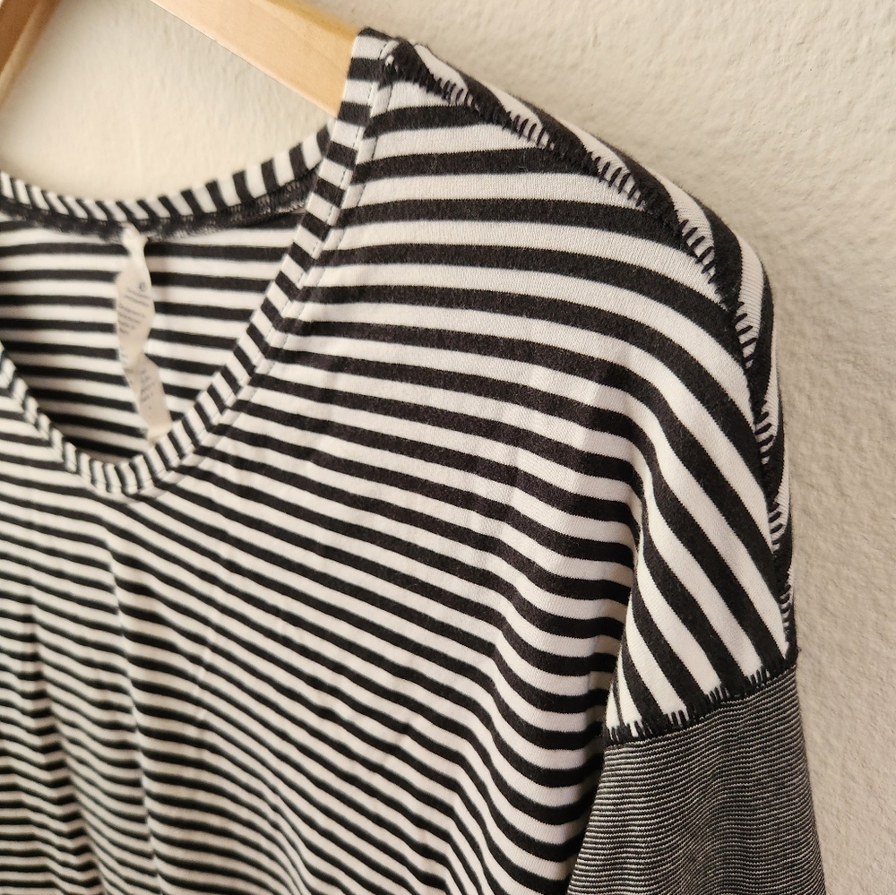 Lululemon Women's Weekend Long Sleeve Shirt Classic Stripe Black White Size 4 - Picture 4 of 8